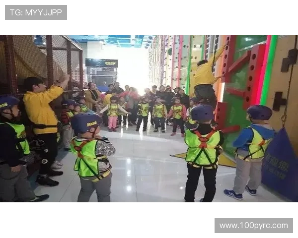 成都攀岩队的默契配合与挑战精神揭示攀岩运动的魅力与团队合作之道